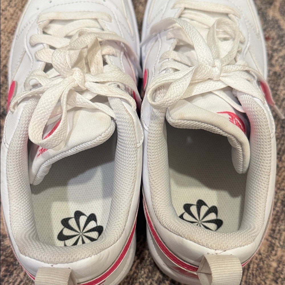 Nike Court Borough White Sneakers with Pink Accents Size 6Y kids Or a 7.5 Womens - Picture 5 of 7